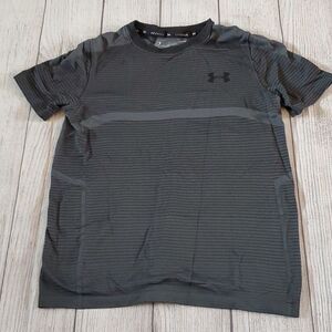 Boys Under Armour T-shirt, size Medium